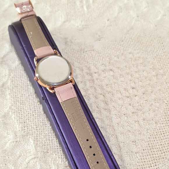 Rose Gold Bezel MOP Face Crystal Hour Marks Easy to Read Women\'s Watch Runs Well